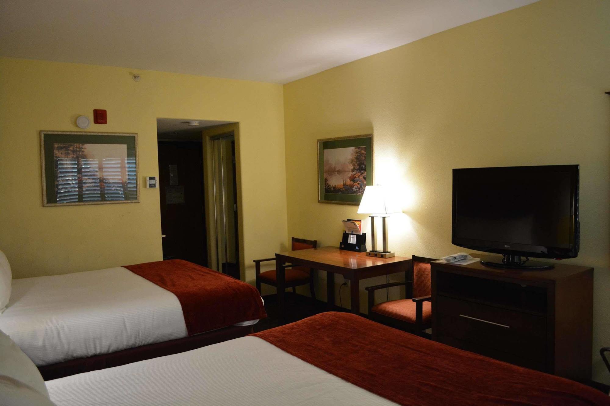Western Lanai Garden Inn&suites